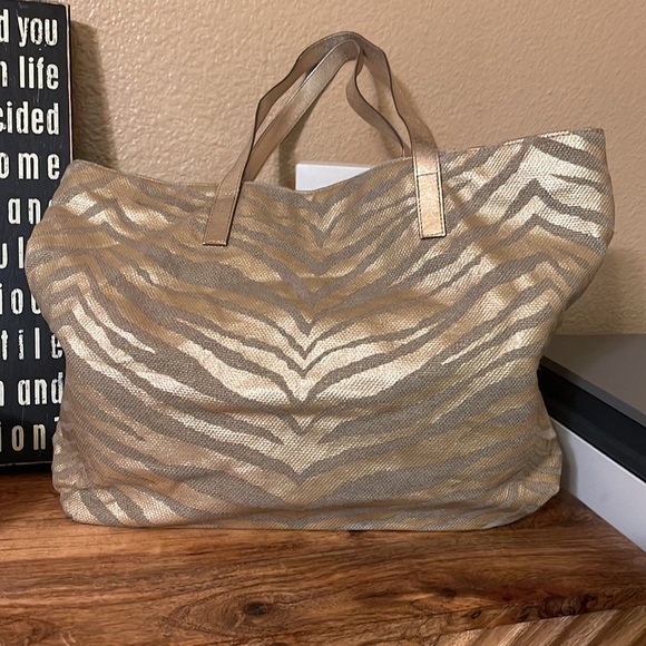 Michael Kors large shoulder bag nice print and color gold and tan - Picture 4 of 7